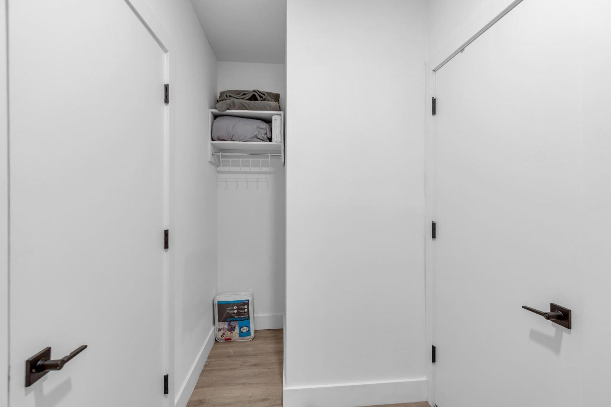 Royal Oasis Indoor Pool, Free Parking, Near Nyc Appartement Elizabeth Buitenkant foto