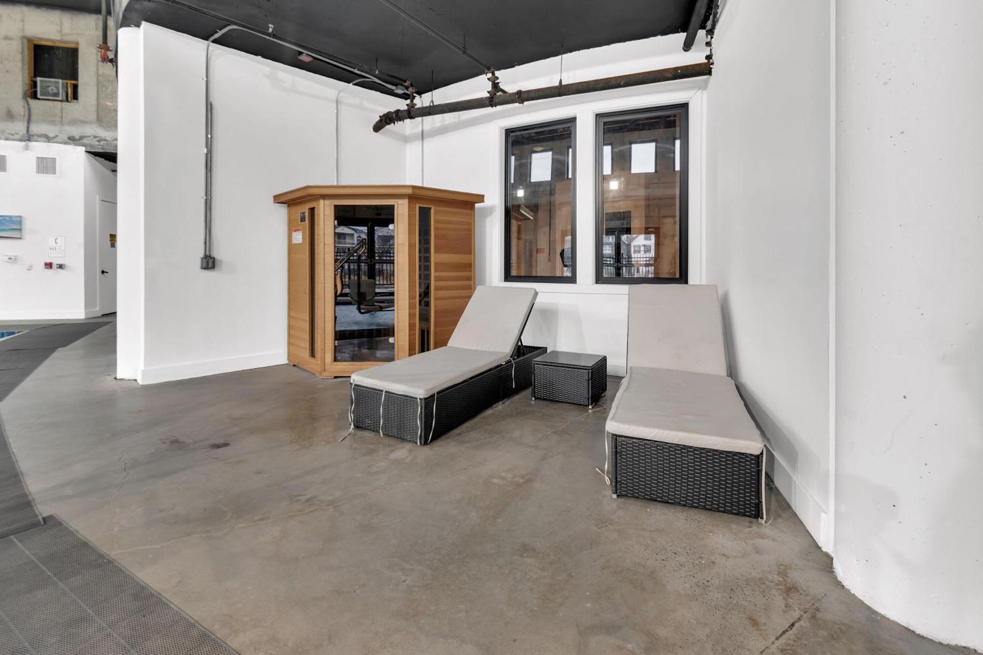 Royal Oasis Indoor Pool, Free Parking, Near Nyc Appartement Elizabeth Buitenkant foto