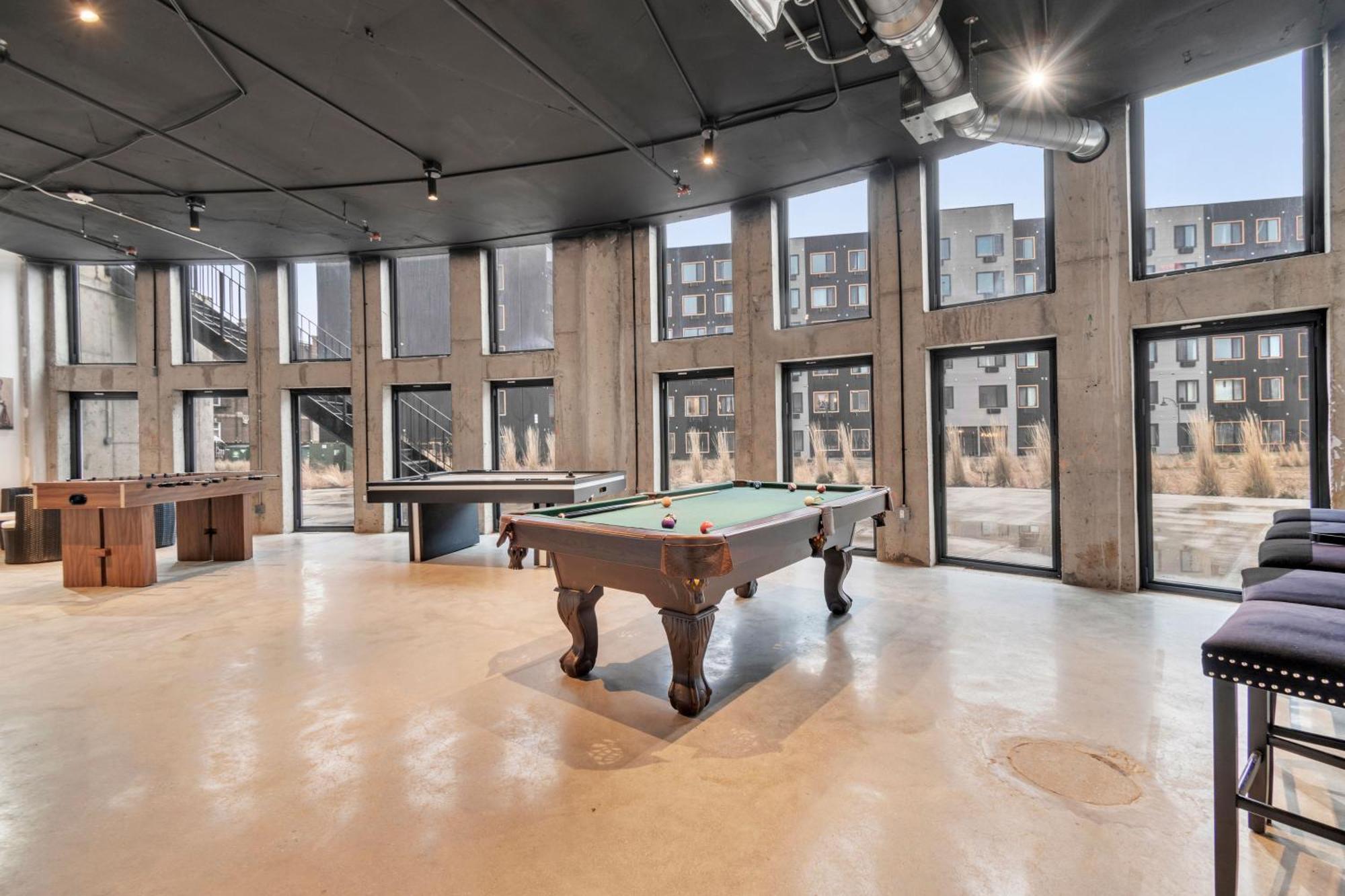 Royal Oasis Indoor Pool, Free Parking, Near Nyc Appartement Elizabeth Buitenkant foto