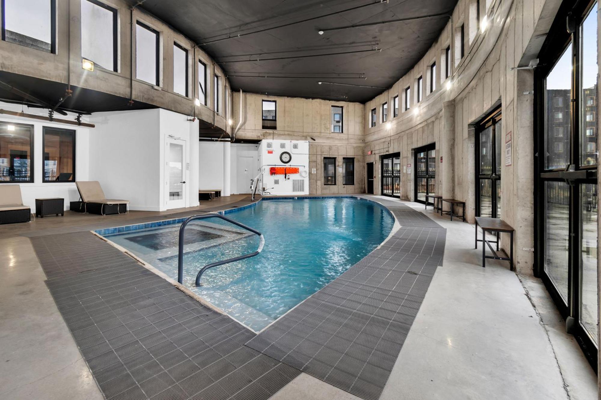 Royal Oasis Indoor Pool, Free Parking, Near Nyc Appartement Elizabeth Buitenkant foto